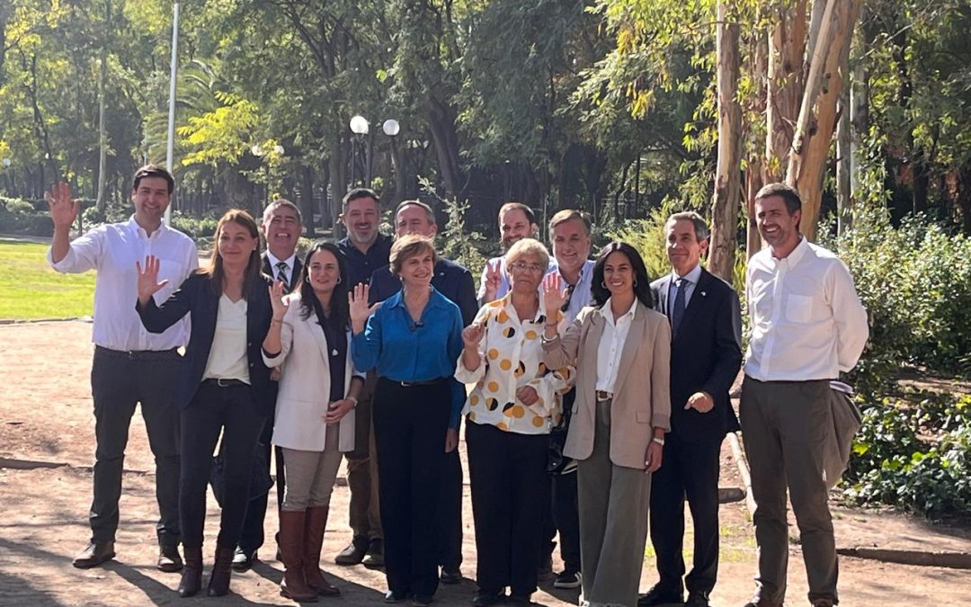 Matthei presenta a sus voceros de campaña: “No tengo por qué estar yo siempre respondiendo”